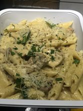 Penne w sosie śmietanowo - serowym